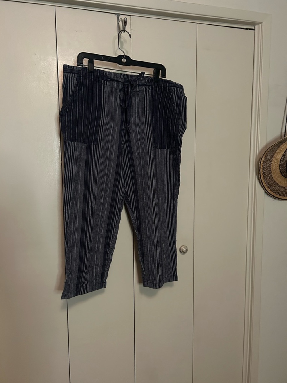 GAP Women’s Navy & White Striped Capris